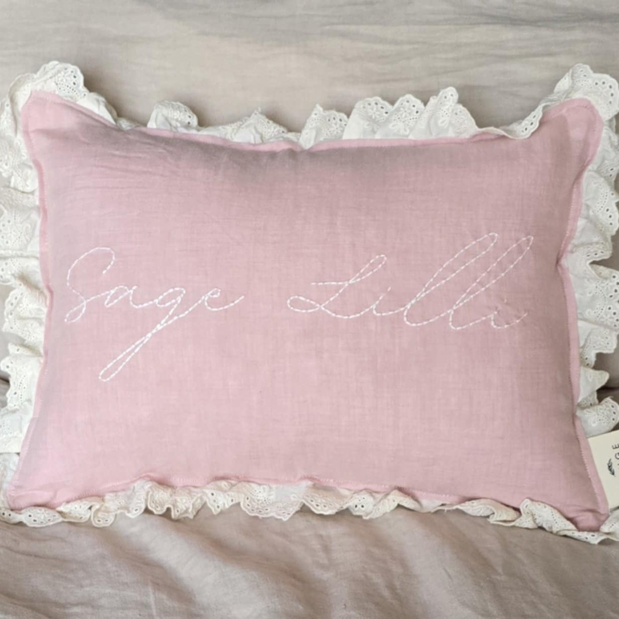 Oreillers personnalisés et volants en dentelle – plusieurs couleurs