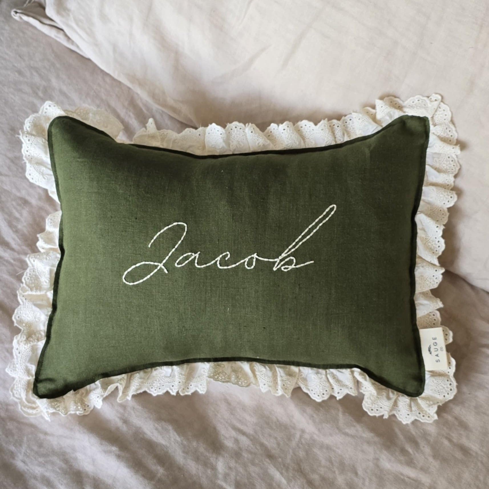 Oreillers personnalisés et volants en dentelle – plusieurs couleurs